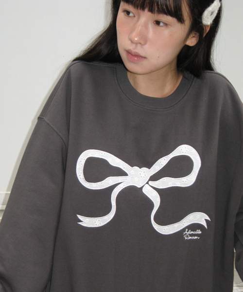 RONRON(ロンロン)の「HEART RIBBON LACE APPLIQUE SWEATSHIRT CHARCOAL(スウェット・レディース・その他・FREE)」の1枚目の写真