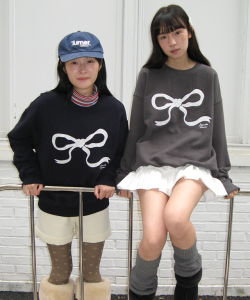 RONRON(ロンロン)の「HEART RIBBON LACE APPLIQUE SWEATSHIRT CHARCOAL(スウェット・レディース・その他・FREE)」の4枚目の写真