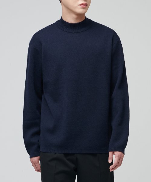 MUSINSA STANDARD(ムシンサスタンダード)の「ミニマルモックネックニット【ネイビー】(ニット/セーター・メンズ・その他・MEDIUM/LARGE/X-LARGE/XX-LARGE/SMALL)」の1枚目の写真