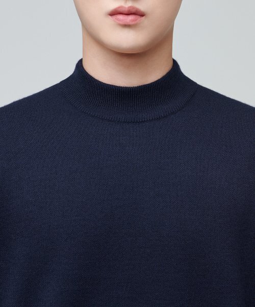 MUSINSA STANDARD(ムシンサスタンダード)の「ミニマルモックネックニット【ネイビー】(ニット/セーター・メンズ・その他・MEDIUM/LARGE/X-LARGE/XX-LARGE/SMALL)」の4枚目の写真