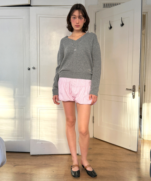 SINOON(シヌーン)の「Scallop V-Neck Pullover Knit (Melange Grey)(ニット/セーター・レディース・グレー・FREE)」の2枚目の写真