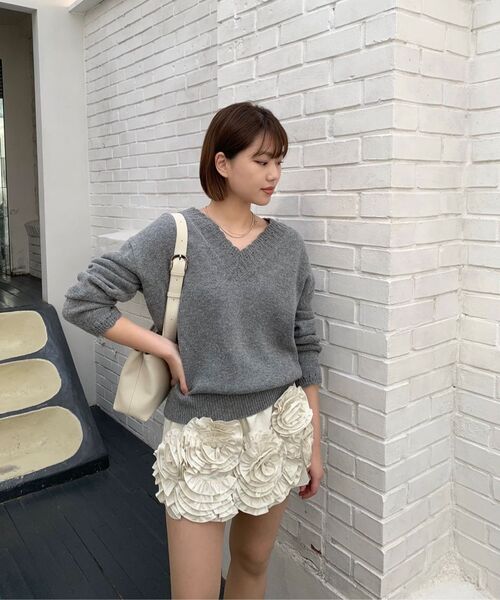 SINOON(シヌーン)の「Scallop V-Neck Pullover Knit (Melange Grey)(ニット/セーター・レディース・グレー・FREE)」の5枚目の写真