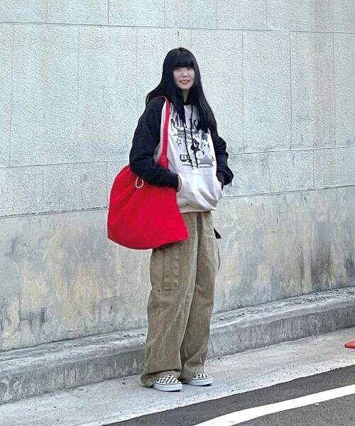 MILLION DAY（ミリオンデイ）の「Fantasy Raglan Hoodie（パーカー・レディース・ベージュ/ブラック/オートミール・LARGE/MEDIUM/X-LARGE）」の4枚目の写真
