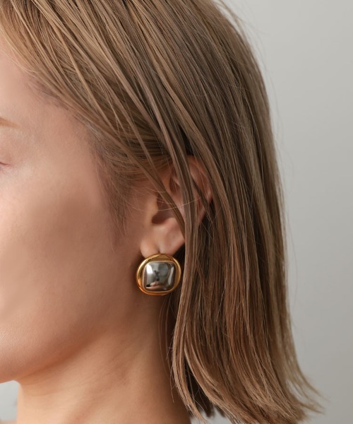 at.（アット）の「【at.】ヴィンテージボタンピアス（ピアス（両耳用）・レディース・シルバー/ゴールド・ONE SIZE）」の4枚目の写真