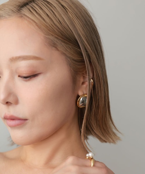 at.（アット）の「【at.】ヴィンテージボタンピアス（ピアス（両耳用）・レディース・シルバー/ゴールド・ONE SIZE）」の5枚目の写真