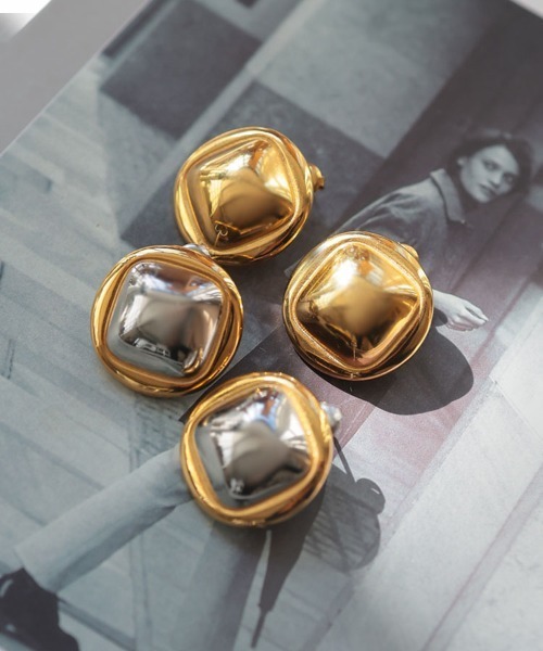 at.（アット）の「【at.】ヴィンテージボタンピアス（ピアス（両耳用）・レディース・シルバー/ゴールド・ONE SIZE）」の3枚目の写真