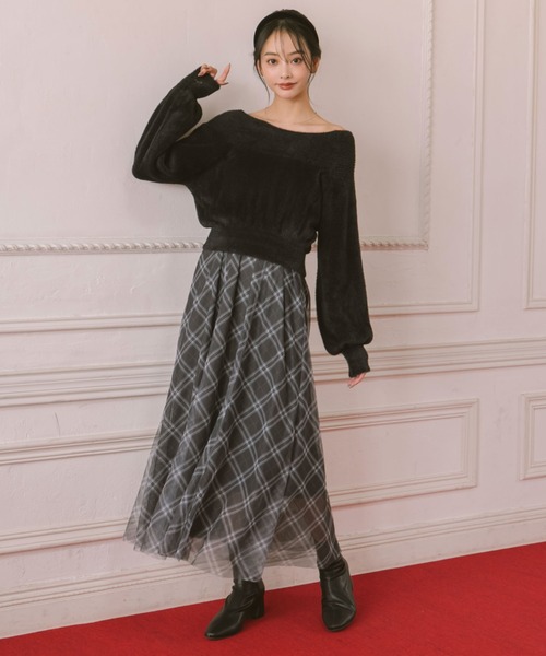 archives（アルシーヴ）の「フェザーオフショルニット×チュールキャミ