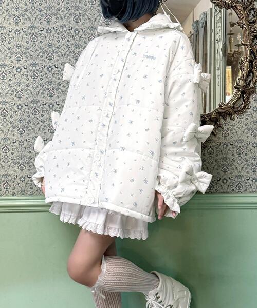 Whinny（ホワイニー）の「Whinny/リボンに包まれしぽゎりんアウター（ダウンジャケット/コート・レディース・ホワイト/サックスブルー/ブラック・FREE）」の6枚目の写真