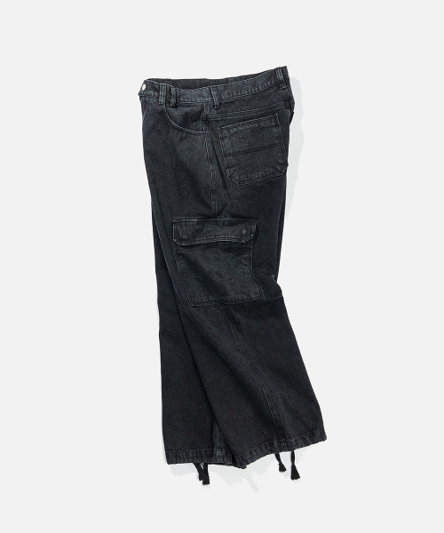 VASTIC(バスティック)の「ワイドカーゴデニムパンツ_ブラック(デニムパンツ・メンズ・その他・MEDIUM/LARGE/X-LARGE)」の4枚目の写真