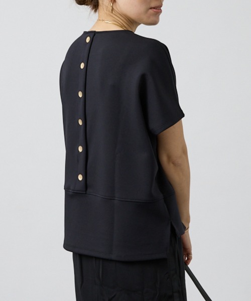 DESIGNWORKS(デザインワークス)の「【セットアップ対応】後ろボタン半袖トップス(シャツ/ブラウス・レディース・ベージュ/ブラック・フリー)」の5枚目の写真