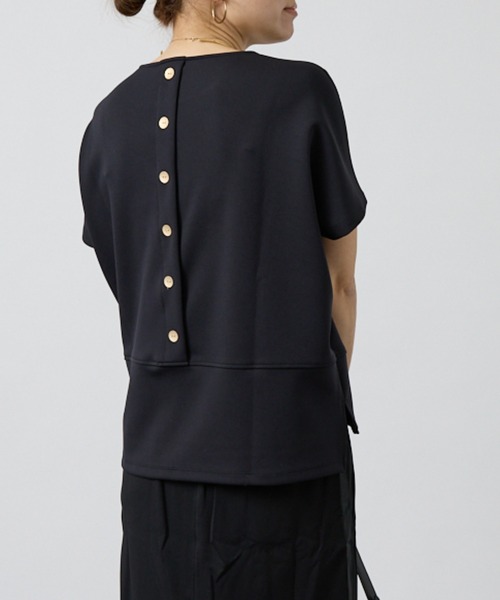 DESIGNWORKS(デザインワークス)の「【セットアップ対応】後ろボタン半袖トップス(シャツ/ブラウス・レディース・ベージュ/ブラック・フリー)」の6枚目の写真