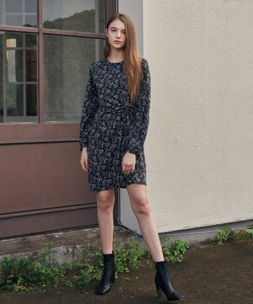 ADAUL(アダウル)の「シャーリングフラワーミニワンピース - ブラック(ワンピース・レディース・その他・SMALL/MEDIUM/LARGE)」の1枚目の写真