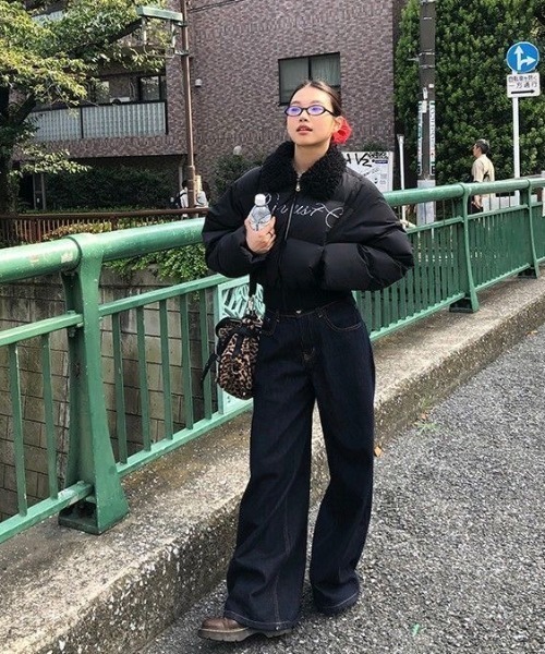 ViViDAY(ビビデー)の「もこもこ襟ラインストーン英字ロゴダウンジャケット(ダウンジャケット/コート・レディース・ブラック・M)」の20枚目の写真