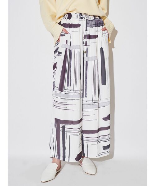 ELENDEEK(エレンディーク)の「フルイドラインパンツ(その他パンツ・レディース・オフホワイト/ネイビー・FREE)」の3枚目の写真