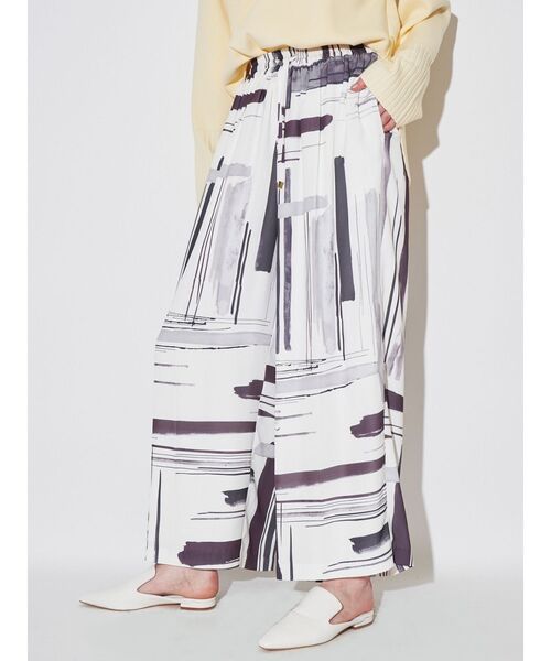 ELENDEEK(エレンディーク)の「フルイドラインパンツ(その他パンツ・レディース・オフホワイト/ネイビー・FREE)」の4枚目の写真