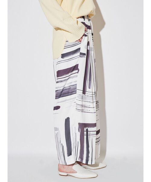 ELENDEEK(エレンディーク)の「フルイドラインパンツ(その他パンツ・レディース・オフホワイト/ネイビー・FREE)」の5枚目の写真