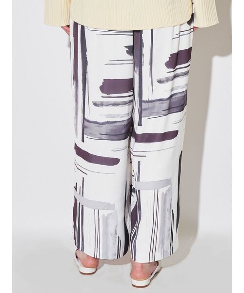 ELENDEEK(エレンディーク)の「フルイドラインパンツ(その他パンツ・レディース・オフホワイト/ネイビー・FREE)」の6枚目の写真