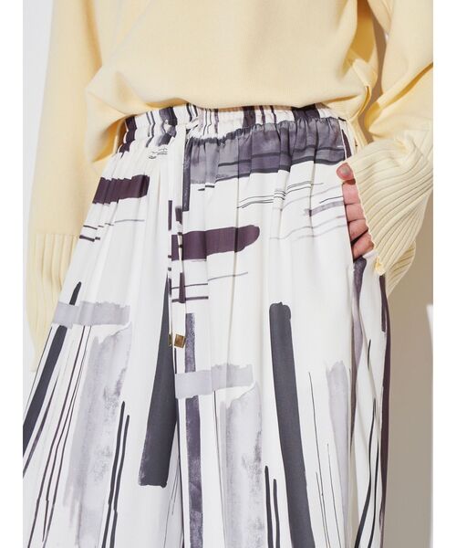 ELENDEEK(エレンディーク)の「フルイドラインパンツ(その他パンツ・レディース・オフホワイト/ネイビー・FREE)」の7枚目の写真