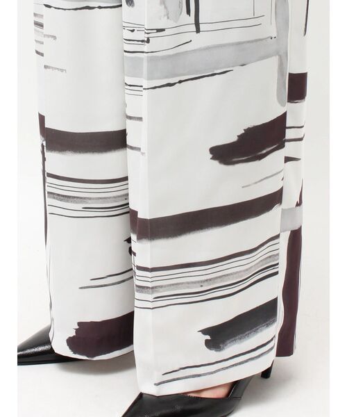 ELENDEEK(エレンディーク)の「フルイドラインパンツ(その他パンツ・レディース・オフホワイト/ネイビー・FREE)」の21枚目の写真