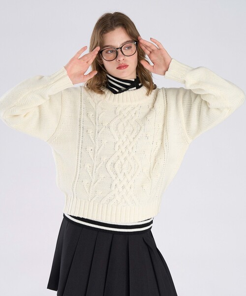 To b. by agnes b.（トゥービーバイアニエスベー）の「ウールアクリルケーブルプルオーバー（ニット/セーター・レディース・ホワイト・FREE）」の2枚目の写真