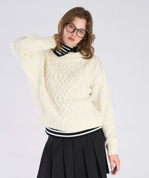 To b. by agnes b.（トゥービーバイアニエスベー）の「ウールアクリルケーブルプルオーバー（ニット/セーター・レディース・ホワイト・FREE）」の3枚目の写真