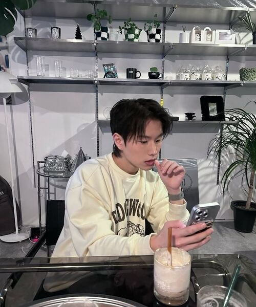 KANEITEI(カネイテイ)の「RIDGEWOOD CREWNECK (BLACK)(スウェット・レディース・ブラック・MEDIUM/LARGE/X-LARGE)」の22枚目の写真