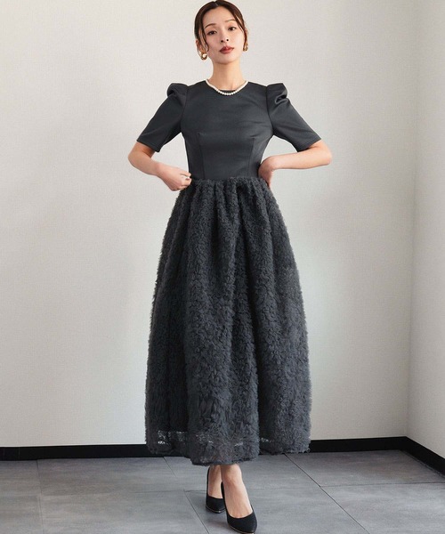 girl（ガール）の「モコモコセットアップドレス チュールフリル ロングスカート セパレート 2点セット 結婚式 ワンピース パーティードレス オケージョンドレス お呼ばれ 二次会 成人式 同窓会 謝恩会《着用動画あり》（ドレス・レディース・ホワイト系/ベージュ×ブラック/チャコールグレー・S/L/M）」の4枚目の写真