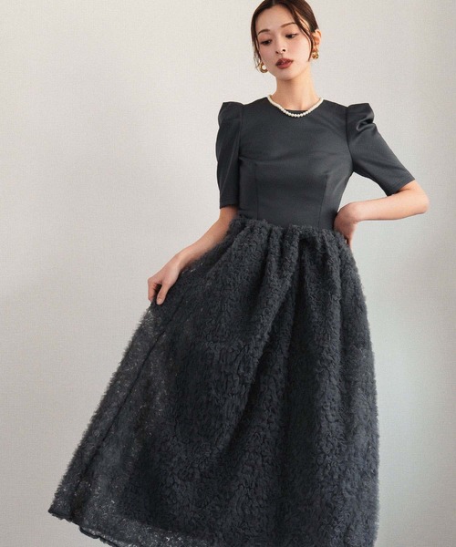 girl（ガール）の「モコモコセットアップドレス チュールフリル ロングスカート セパレート 2点セット 結婚式 ワンピース パーティードレス オケージョンドレス お呼ばれ 二次会 成人式 同窓会 謝恩会《着用動画あり》（ドレス・レディース・ホワイト系/ベージュ×ブラック/チャコールグレー・S/L/M）」の6枚目の写真