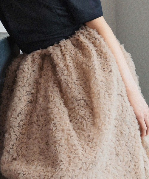 girl（ガール）の「モコモコセットアップドレス チュールフリル ロングスカート セパレート 2点セット 結婚式 ワンピース パーティードレス オケージョンドレス お呼ばれ 二次会 成人式 同窓会 謝恩会《着用動画あり》（ドレス・レディース・ホワイト系/ベージュ×ブラック/チャコールグレー・S/L/M）」の13枚目の写真