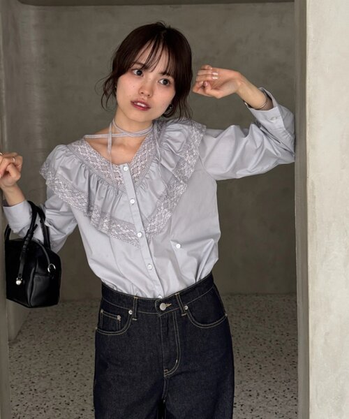 mystic（ミスティック）の「【@lily.s_y企画】Vフリルシェイプブラウス（シャツ/ブラウス・レディース・ブラック/オフホワイト/グレー・FREE）」の3枚目の写真