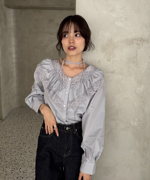 mystic（ミスティック）の「【@lily.s_y企画】Vフリルシェイプブラウス（シャツ/ブラウス・レディース・ブラック/オフホワイト/グレー・FREE）」の12枚目の写真