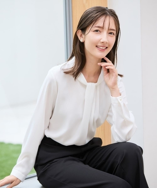 a.v.v（アーヴェヴェ）の「【洗える】ボウタイ風ブラウス（シャツ/ブラウス・レディース・ライトピンク/ブラック/ホワイト・36/38/40）」の2枚目の写真