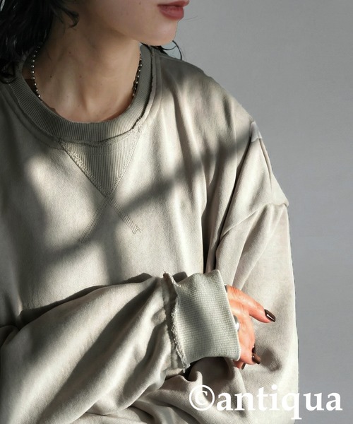 antiqua(アンティカ)の「切りっぱなし 裏毛 スウェット(スウェット・レディース・チャコールグレー/ブラック/グレイッシュベージュ・ONESIZE)」の13枚目の写真