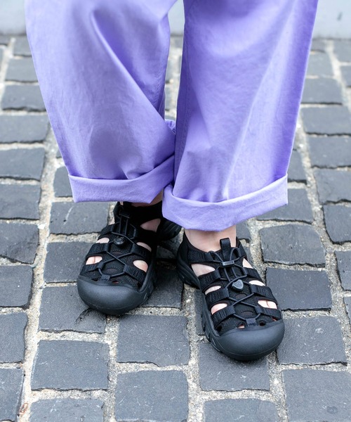 KEEN（キーン）の「[KEEN] NEWPORT H2 / ニューポート エイチツー (womens)（サンダル・レディース・ライトベージュ/ブラック・65/70/75）」の2枚目の写真