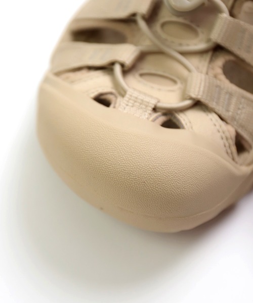 KEEN（キーン）の「[KEEN] NEWPORT H2 / ニューポート エイチツー (womens)（サンダル・レディース・ライトベージュ/ブラック・65/70/75）」の22枚目の写真