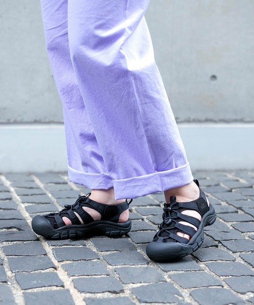 KEEN（キーン）の「[KEEN] NEWPORT H2 / ニューポート エイチツー (womens)（サンダル・レディース・ライトベージュ/ブラック・65/70/75）」の4枚目の写真