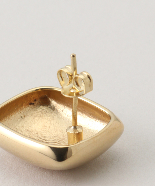 IENA(イエナ)の「MISHO/ミショー Pillow Mini Studs Pierce ピアス(両耳) PE01(ピアス(両耳用)・レディース・ゴールド・FREE)」の2枚目の写真