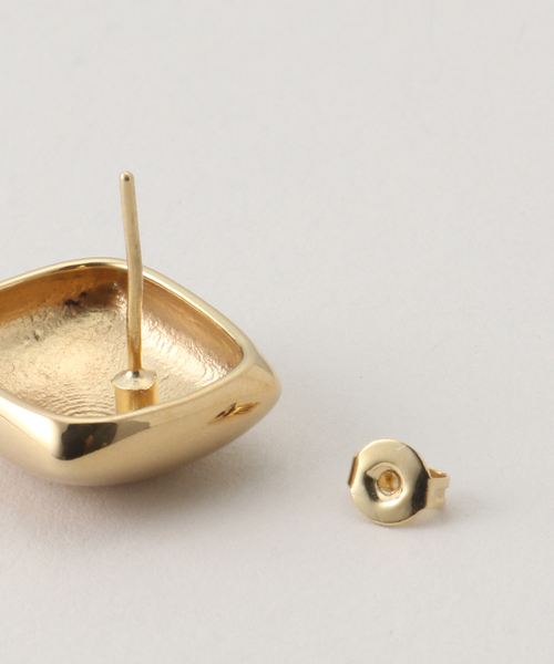 IENA(イエナ)の「MISHO/ミショー Pillow Mini Studs Pierce ピアス(両耳) PE01(ピアス(両耳用)・レディース・ゴールド・FREE)」の3枚目の写真