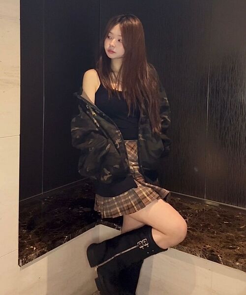 KATRINA K(カトリーナケイ)の「ユニセックスクリスタルティアレタリングフードジップアップ-オートミール(パーカー・レディース・オートミール・FREE)」の6枚目の写真