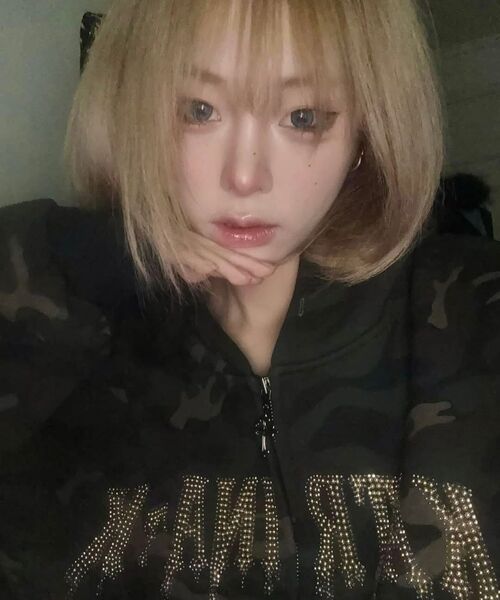 KATRINA K(カトリーナケイ)の「ユニセックスクリスタルティアレタリングフードジップアップ-オートミール(パーカー・レディース・オートミール・FREE)」の8枚目の写真