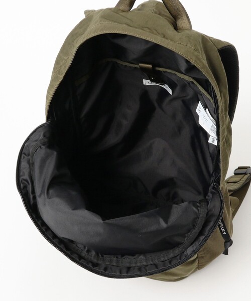 C.P. COMPANY（シーピーカンパニー）の「C.P. Company / Nylon B Backpack（バックパック/リュック・メンズ・グレー/ブラック/グリーン・ONE SIZE）」の12枚目の写真