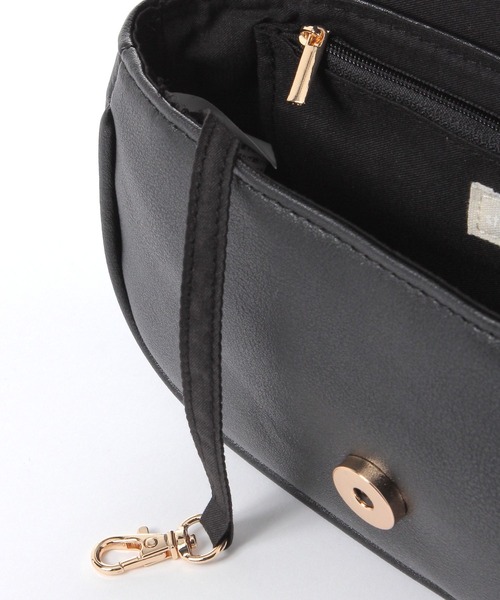 studio CLIP（スタディオクリップ）の「合皮フラップミニショルダーバッグ（ショルダーバッグ・レディース・ブラック/レッド/キャメル・FREE）」の11枚目の写真