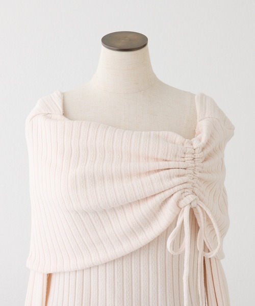 one after another NICE CLAUP（ワンアフターアナザーナイスクラップ）の「リボンドロストオフショルニットソー（Tシャツ/カットソー・レディース・アイボリー/ブラック/チャコールグレー/ライトピンク・FREE）」の5枚目の写真