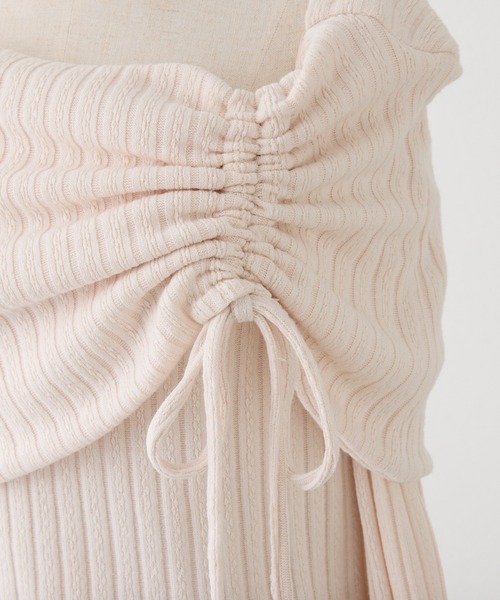 one after another NICE CLAUP（ワンアフターアナザーナイスクラップ）の「リボンドロストオフショルニットソー（Tシャツ/カットソー・レディース・アイボリー/ブラック/チャコールグレー/ライトピンク・FREE）」の6枚目の写真