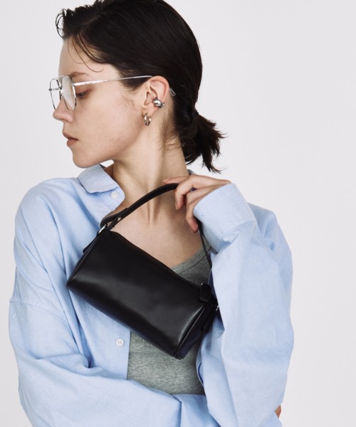 arholiday.standard(エーアールホリデースタンダード)の「soft leather mini square bag / 2wayソフトレザーミニスクエアバッグ(ボストンバッグ・レディース・ブラック・FREE)」の1枚目の写真