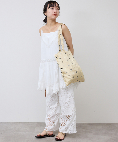 SLOBE IENA（スローブイエナ）の「FLOWER SATINトートバッグ（トートバッグ・レディース・ネイビー/イエロー・FREE）」の13枚目の写真