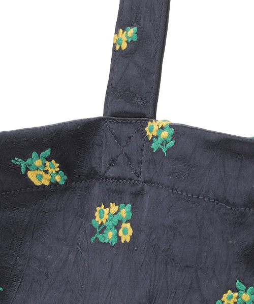 SLOBE IENA（スローブイエナ）の「FLOWER SATINトートバッグ（トートバッグ・レディース・ネイビー/イエロー・FREE）」の7枚目の写真