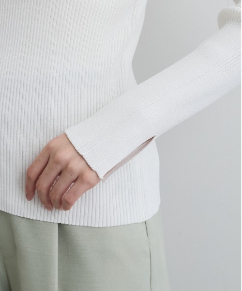 VIS（ビス）の「【WEB限定】オフショルダー風リブニットプルオーバー/アンチピリング・UVケア（ニット/セーター・レディース・ピンク/ネイビー/オフホワイト・FREE）」の9枚目の写真