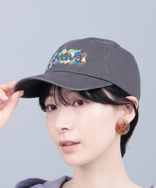 チチカカ（チチカカ）の「カラフルペイント風刺繍キャップ（キャップ・レディース・ホワイト/ブラック/モカ・FREE）」の2枚目の写真