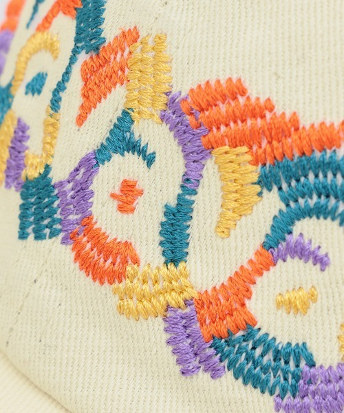 チチカカ（チチカカ）の「カラフルペイント風刺繍キャップ（キャップ・レディース・ホワイト/ブラック/モカ・FREE）」の15枚目の写真